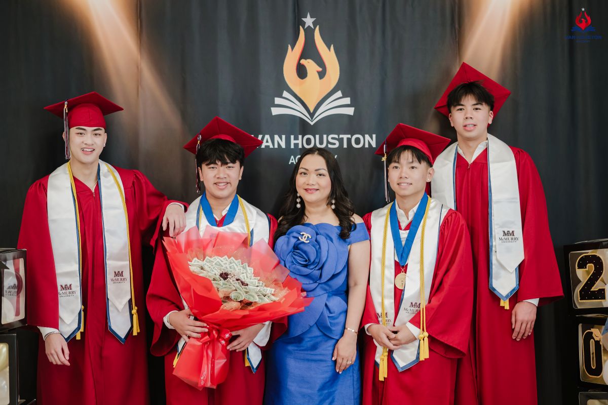 VHA students receiving Associate of Arts degree in 2025